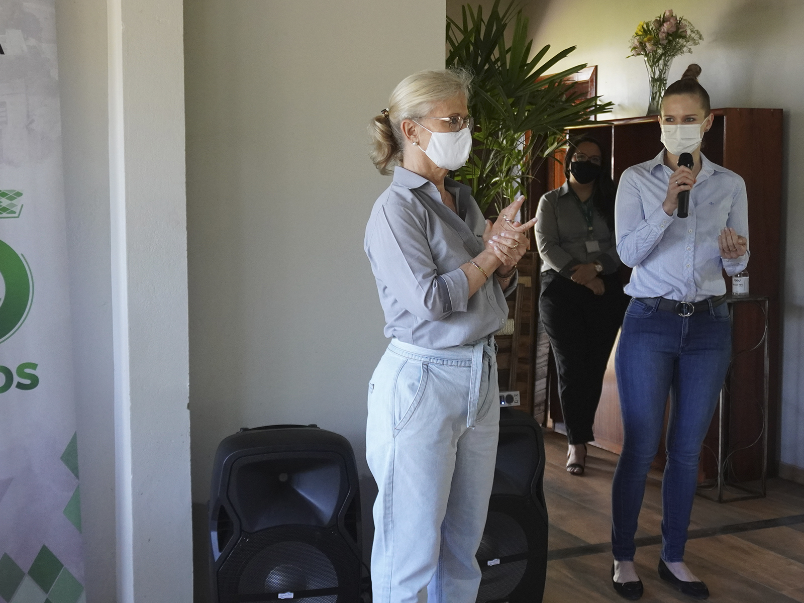 Mensagem da presidente Ingrid Saur e da diretora corporativa Miriam Saur